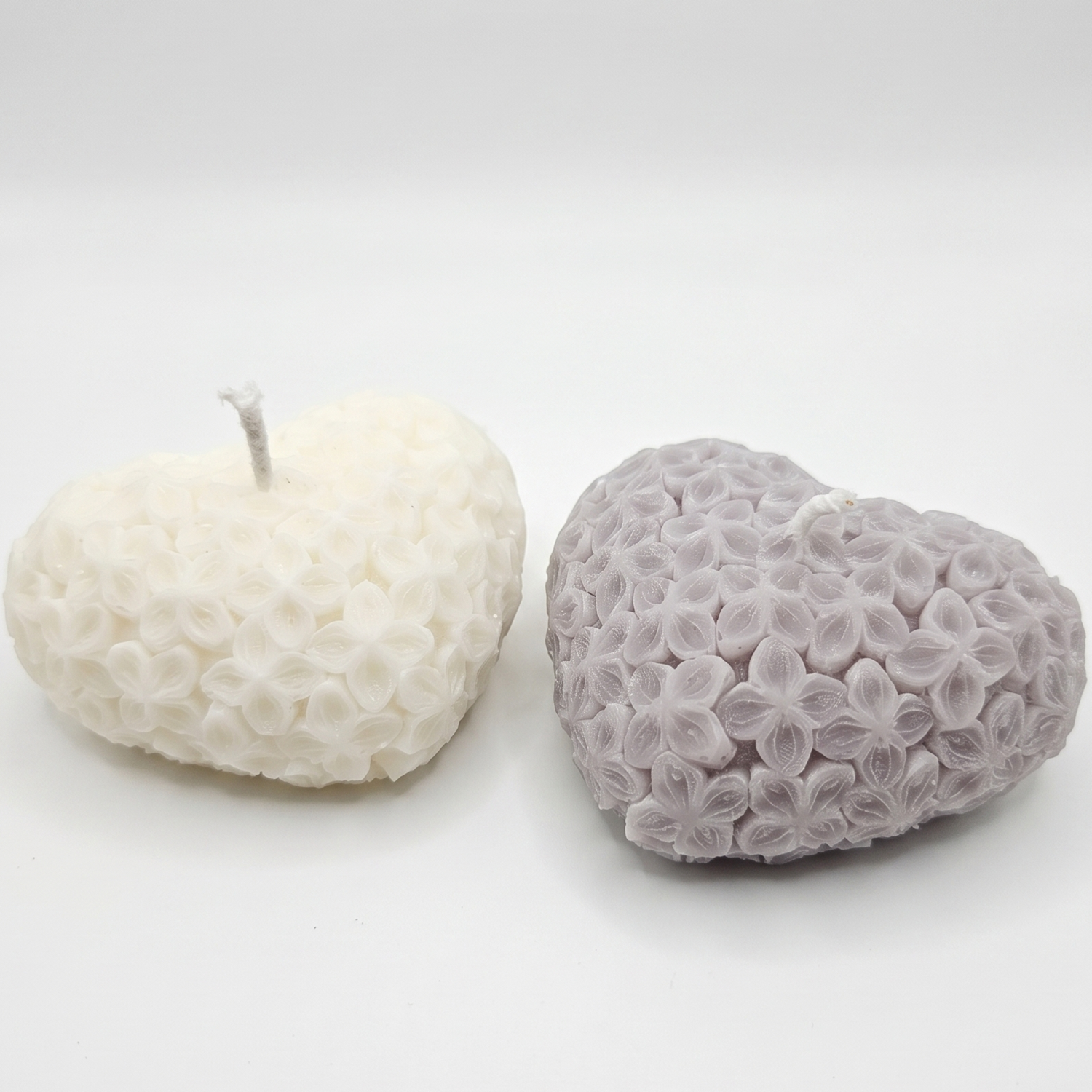 Koristekynttilä Kukkiva sydän - Harmaa / Vanilja